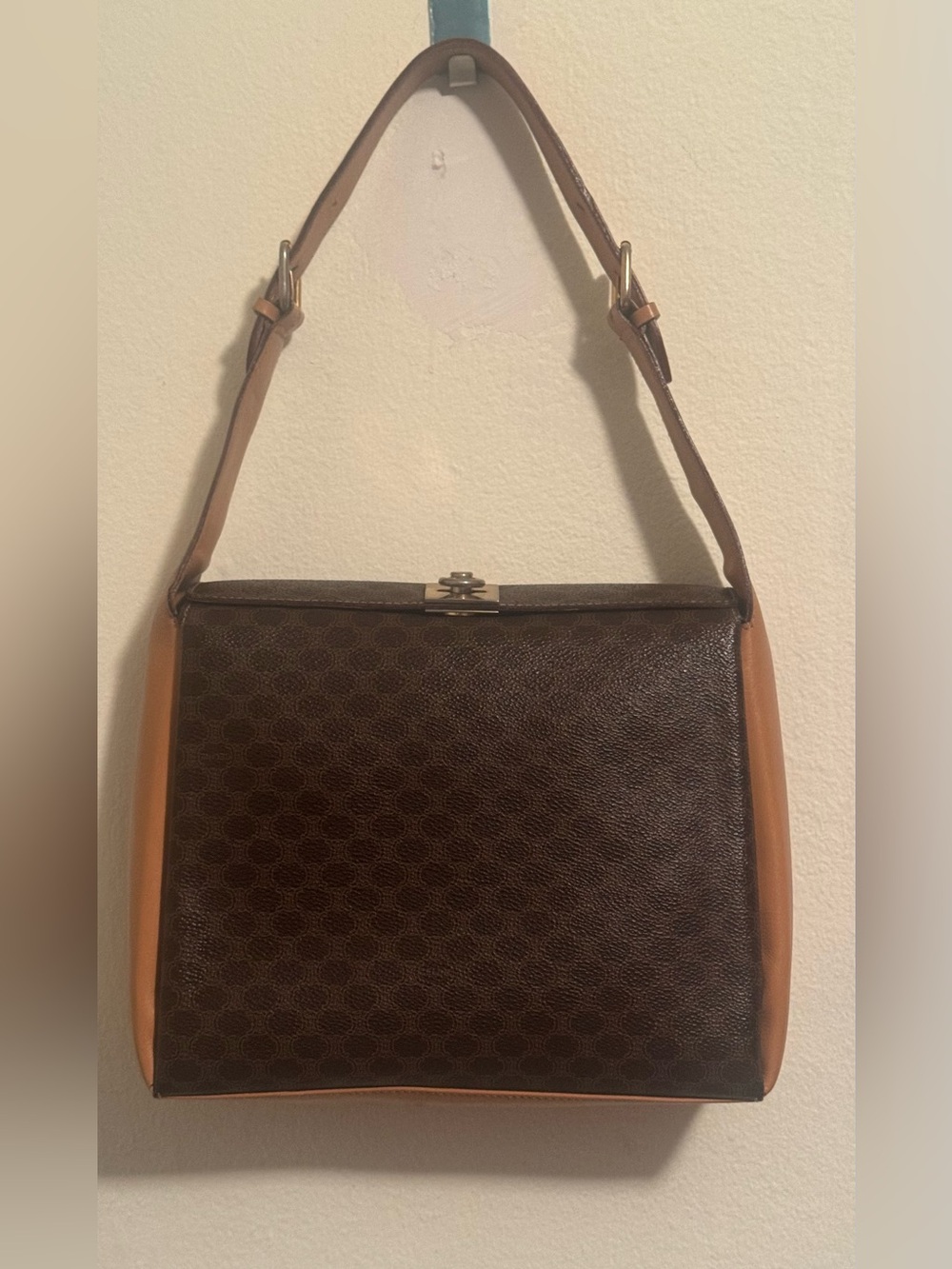🌷🌷 Celine Vintage and Gorgeous, appear barely used. 🌷🌷